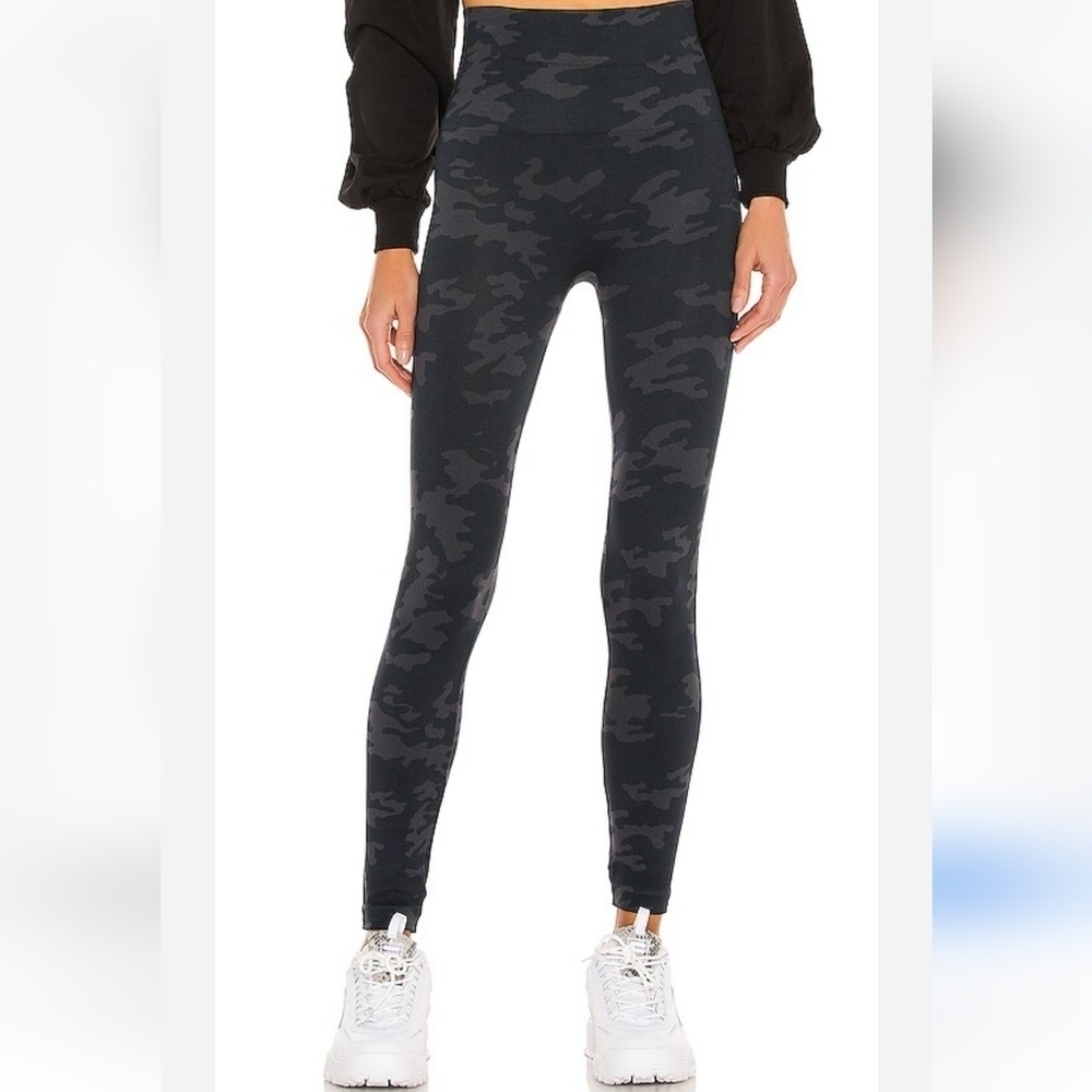 Spanx Look at Me Now Black Camo Seamless Leggings Slimming Shapewear Women's L